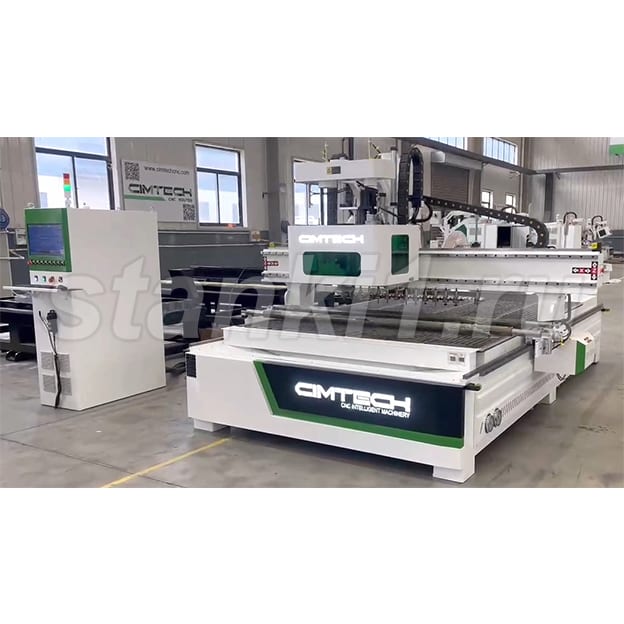 Фрезерный станок с ЧПУ CIMTECH CIMC2130Sdr с дополнительной сверлильной головой, с разгрузкой и чисткой стола, прижимными роликами, присосками и доводчиками